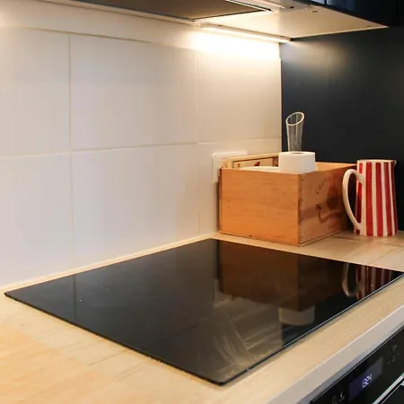 Spacious And Bright 95m In